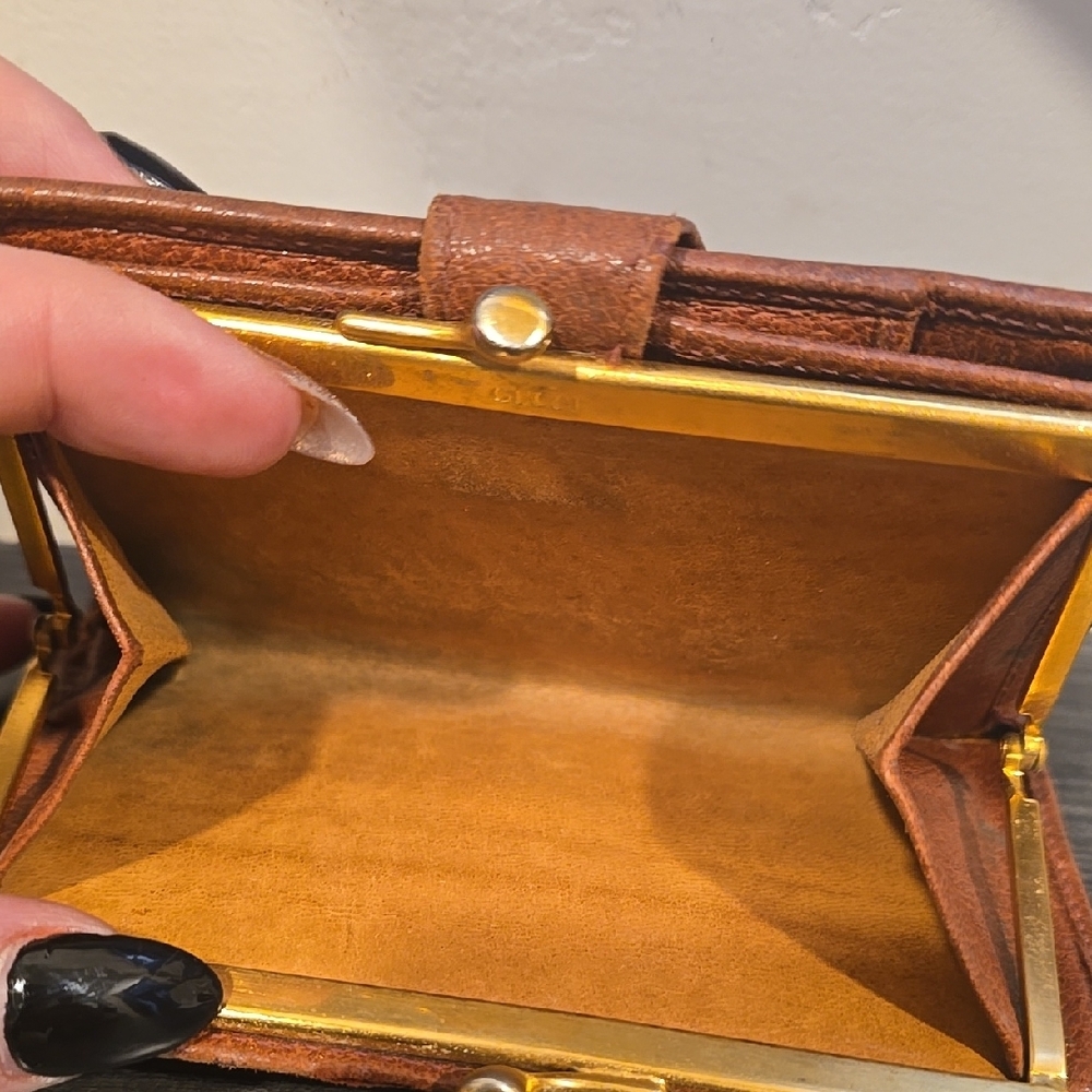 Gucci Tan Leather Wallet with Green and Red Accent - Picture 4 of 14
